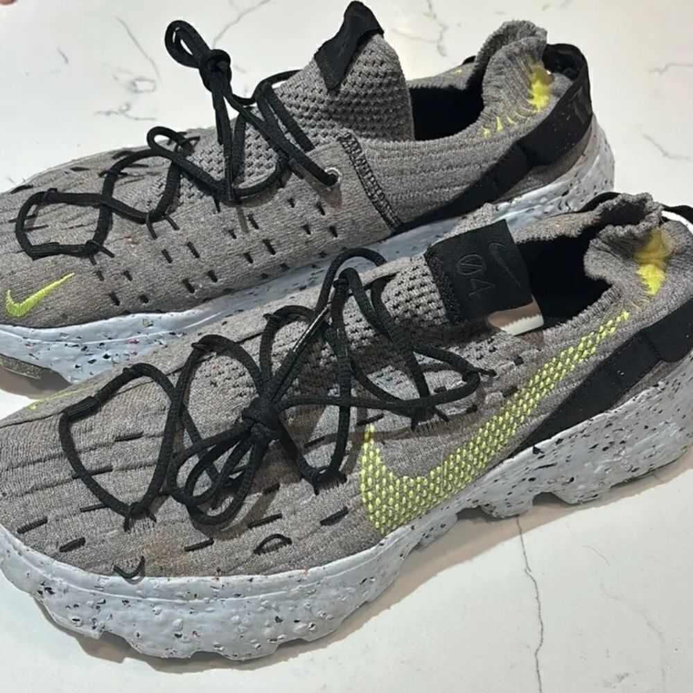 Nike Space Hippie 04 Men's Sz.11 Wolf Grey Dark Smoke Volt CZ6398-001.